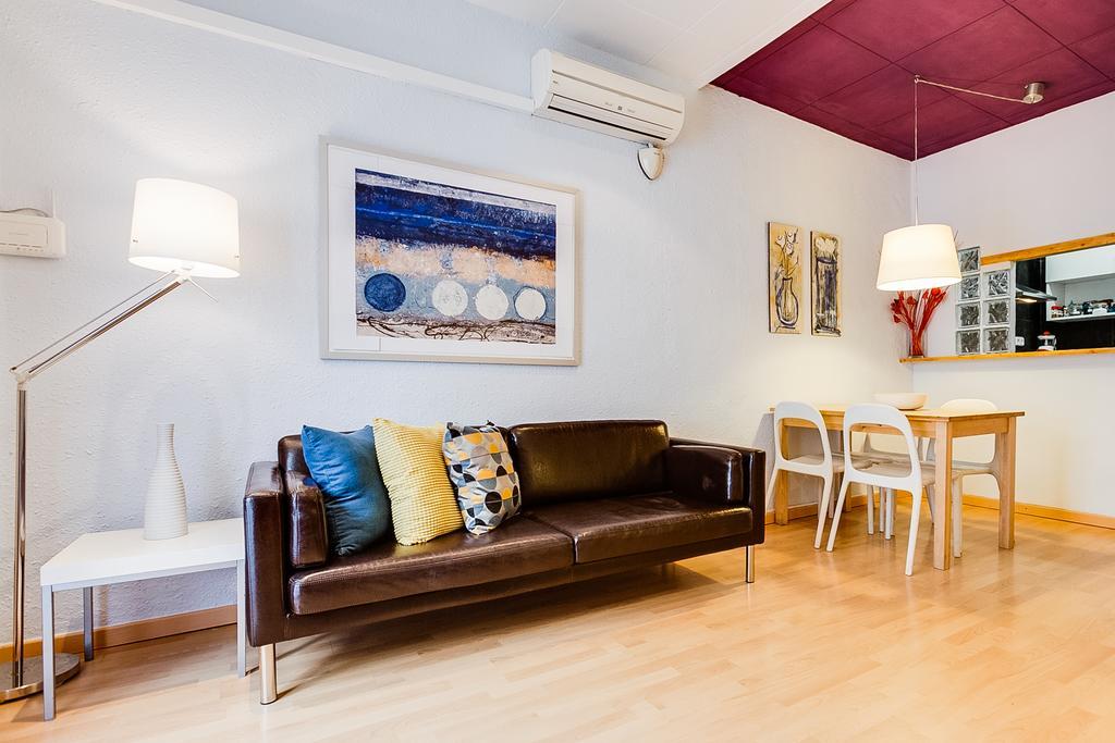 Deep Purple Apartment *